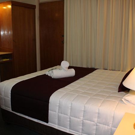Tabourie Lake Motor Inn Bagian luar foto