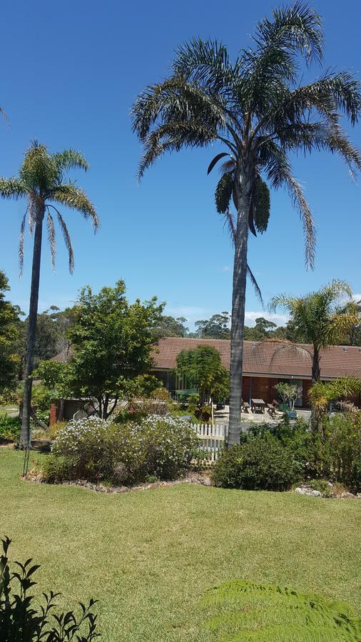 Tabourie Lake Motor Inn Bagian luar foto