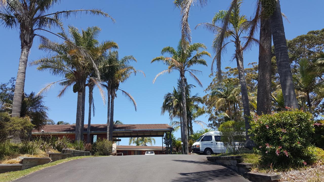 Tabourie Lake Motor Inn Bagian luar foto