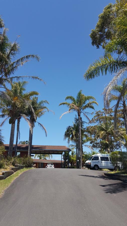 Tabourie Lake Motor Inn Bagian luar foto