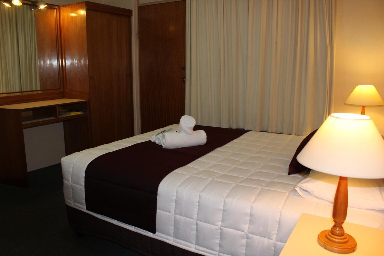 Tabourie Lake Motor Inn Bagian luar foto